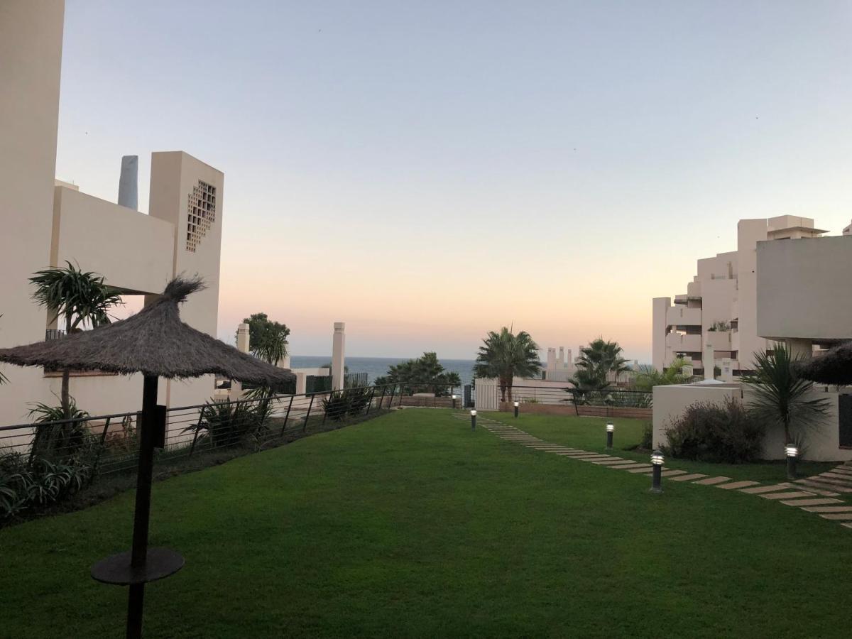 Bahia De La Plata Apartment Estepona Ngoại thất bức ảnh
